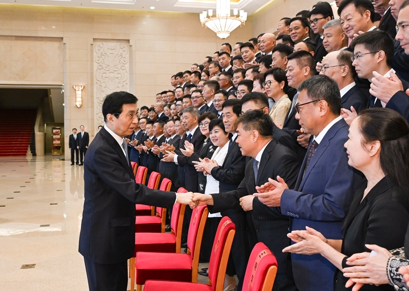 揚子江藥業(yè)集團董事長徐浩宇獲“優(yōu)秀中國特色社會主義事業(yè)建設(shè)者”稱號